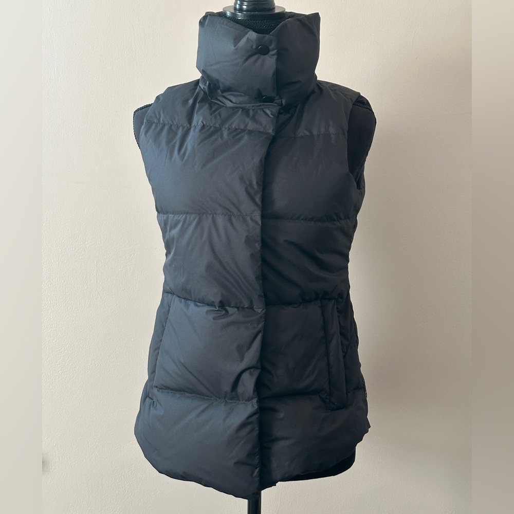 Ships Free!✨ Athleta ‘Downtown’ Puffer Vest, Black (NWoT)